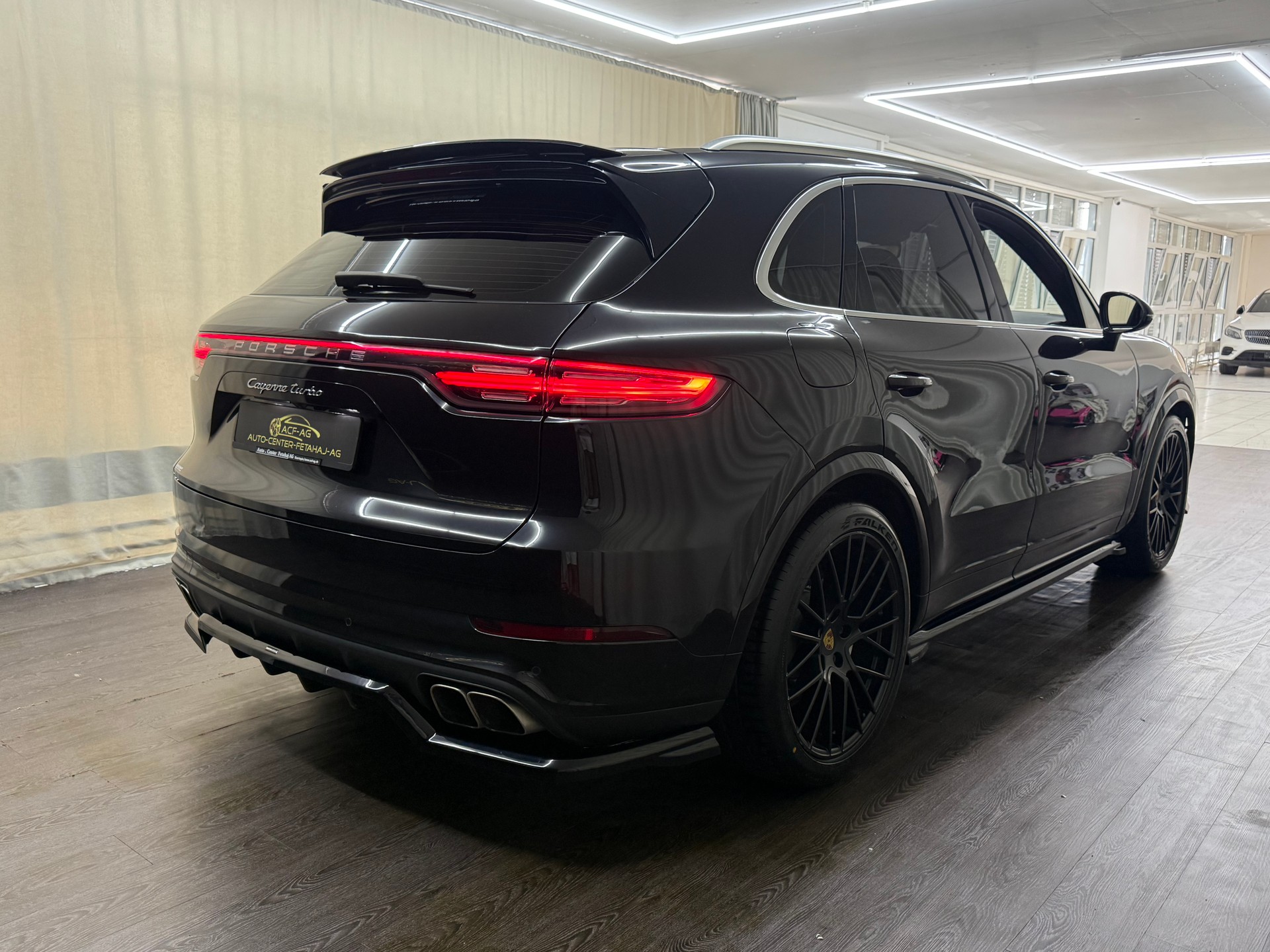 PORSCHE Cayenne Turbo-image-3
