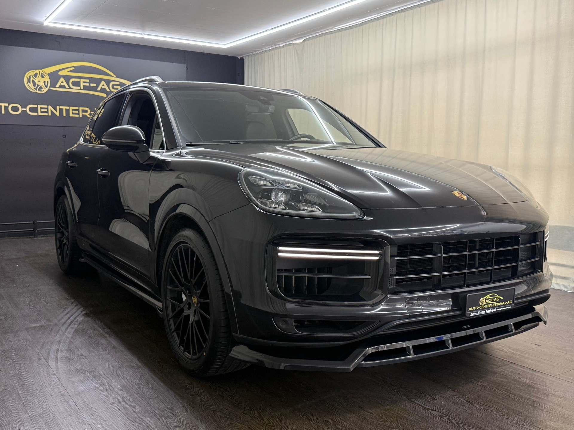PORSCHE Cayenne Turbo-image-2