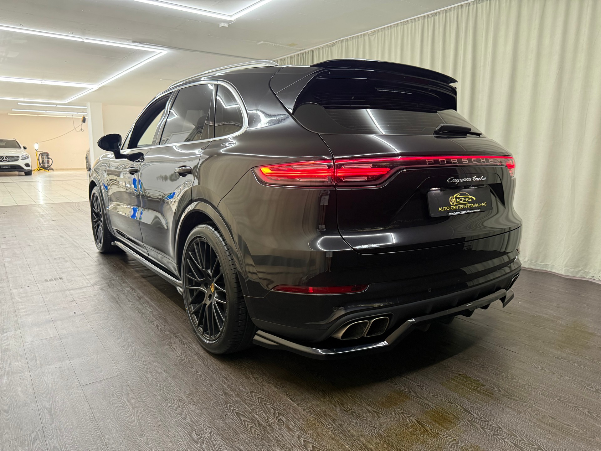 PORSCHE Cayenne Turbo-image-5