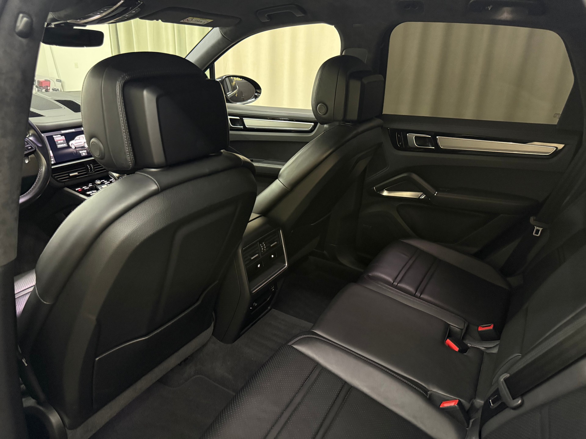 PORSCHE Cayenne Turbo-image-9