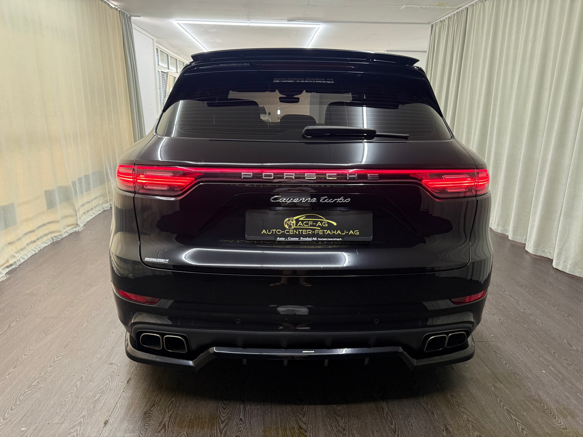 PORSCHE Cayenne Turbo-image-4