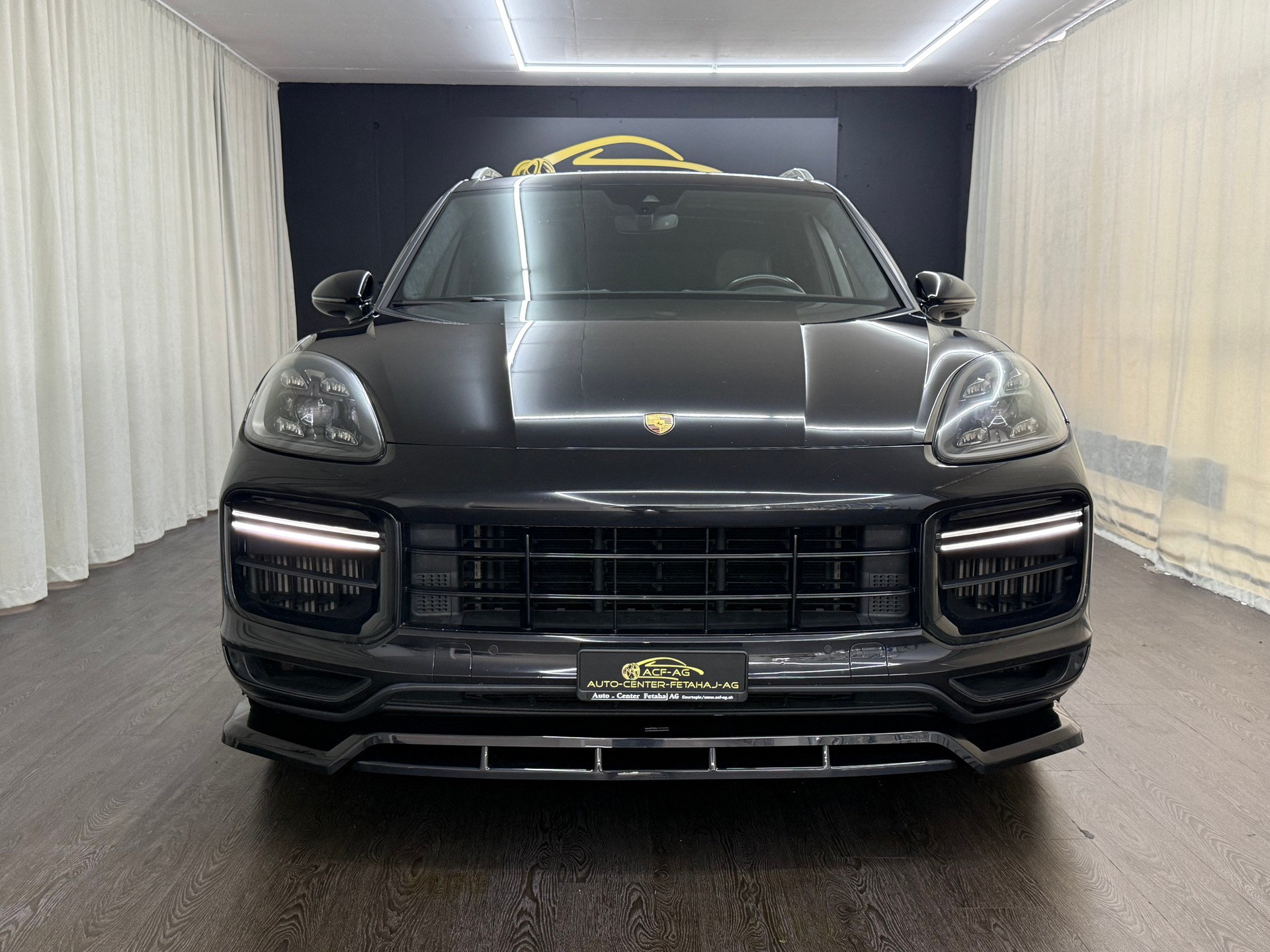 PORSCHE Cayenne Turbo-image-1
