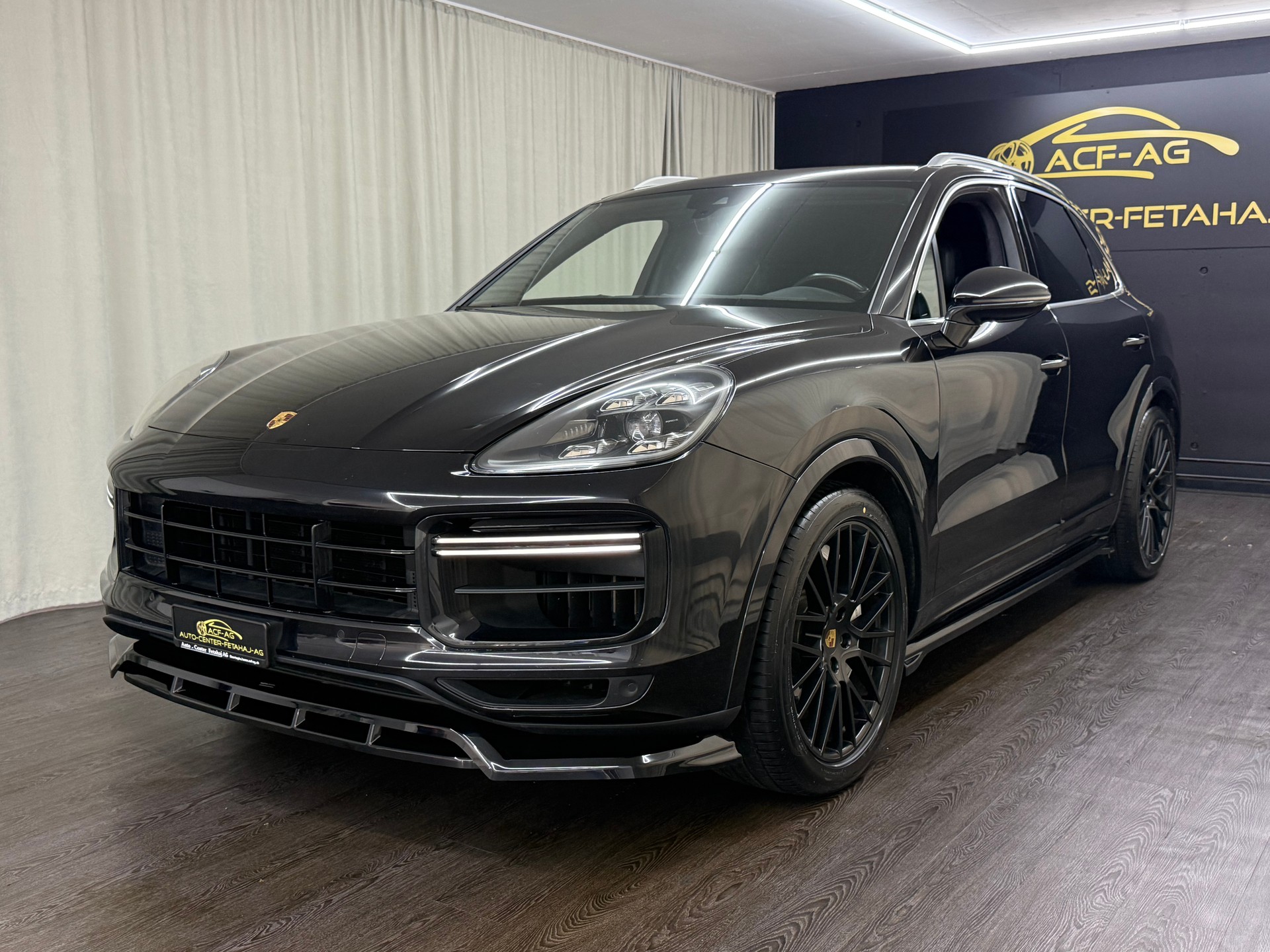 PORSCHE Cayenne Turbo-image-0