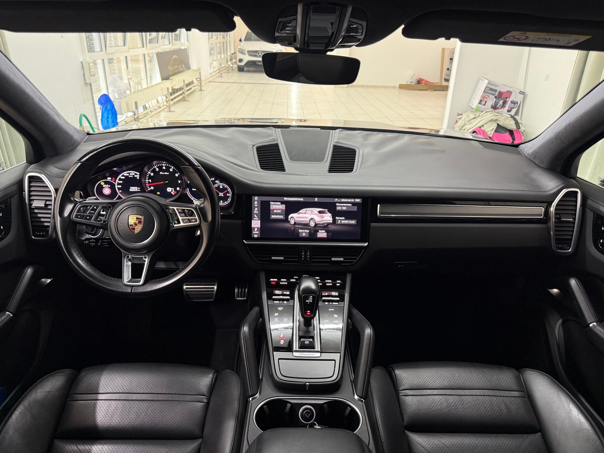 PORSCHE Cayenne Turbo-image-7