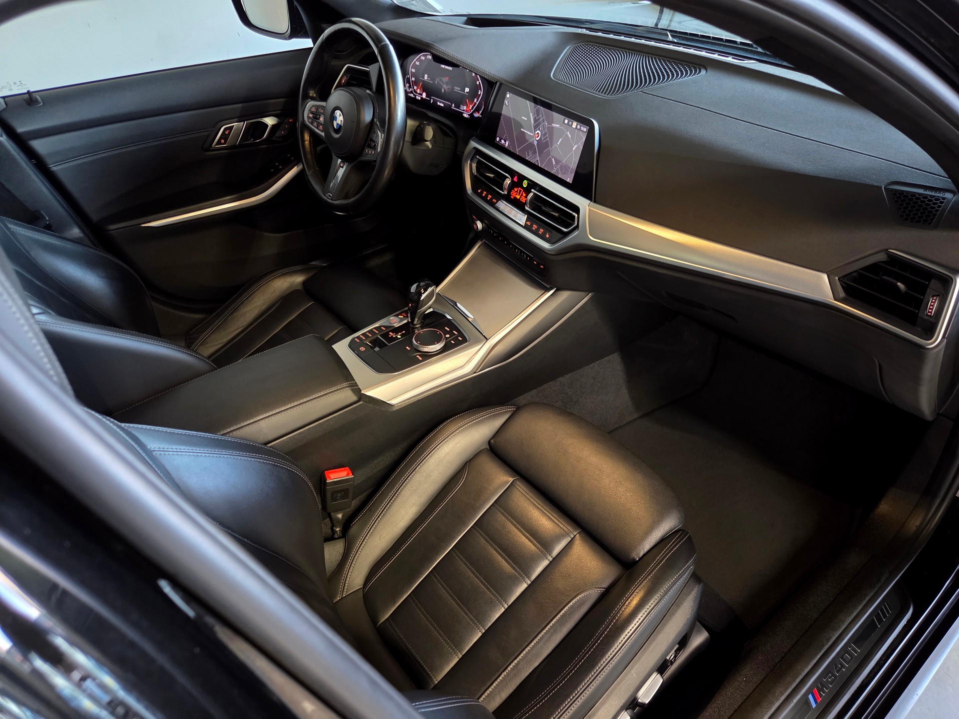 BMW M340i xDrive-image-6