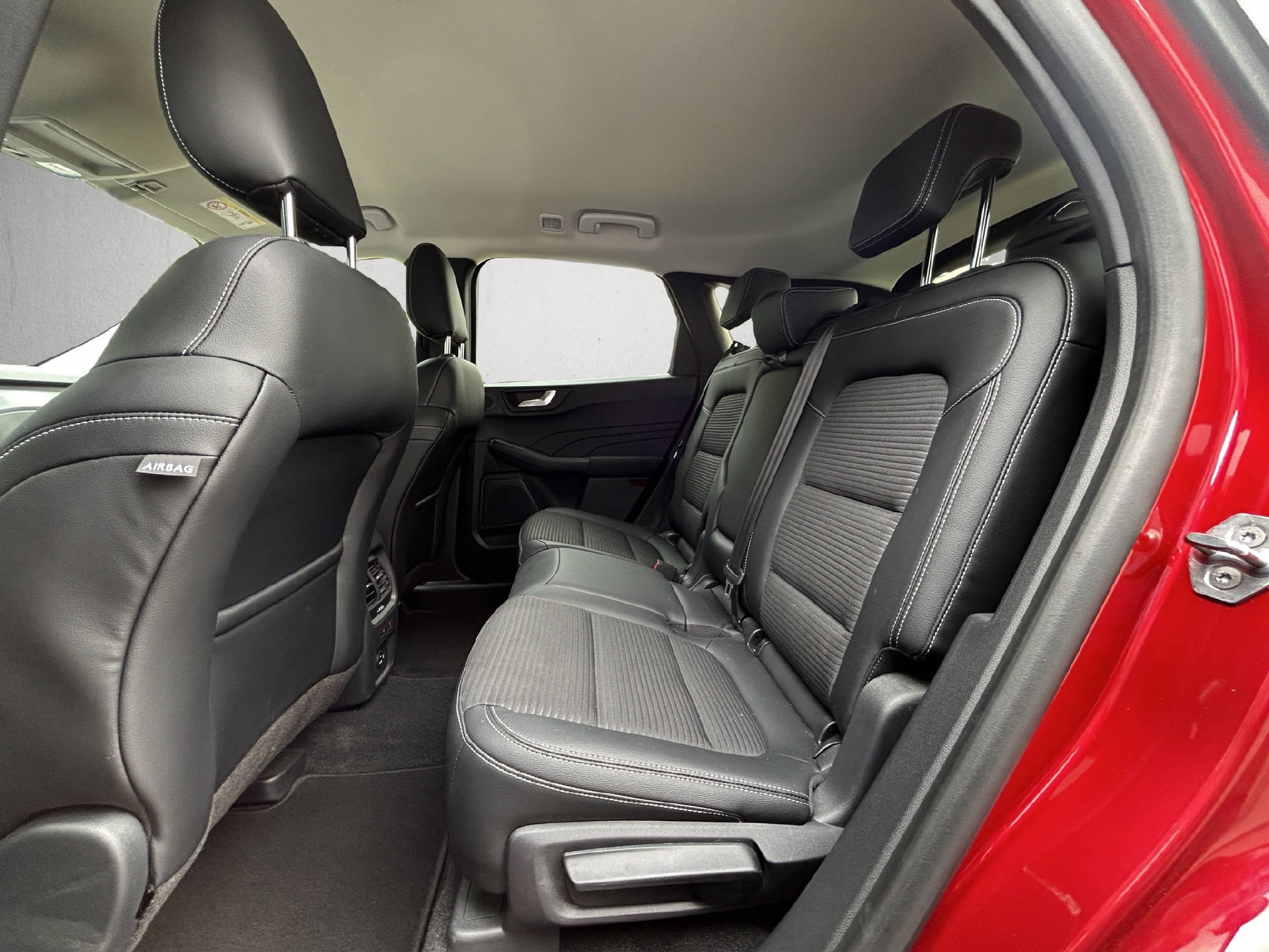 FORD Kuga 2.5 Plug-in Hybrid Titanium X-image-13