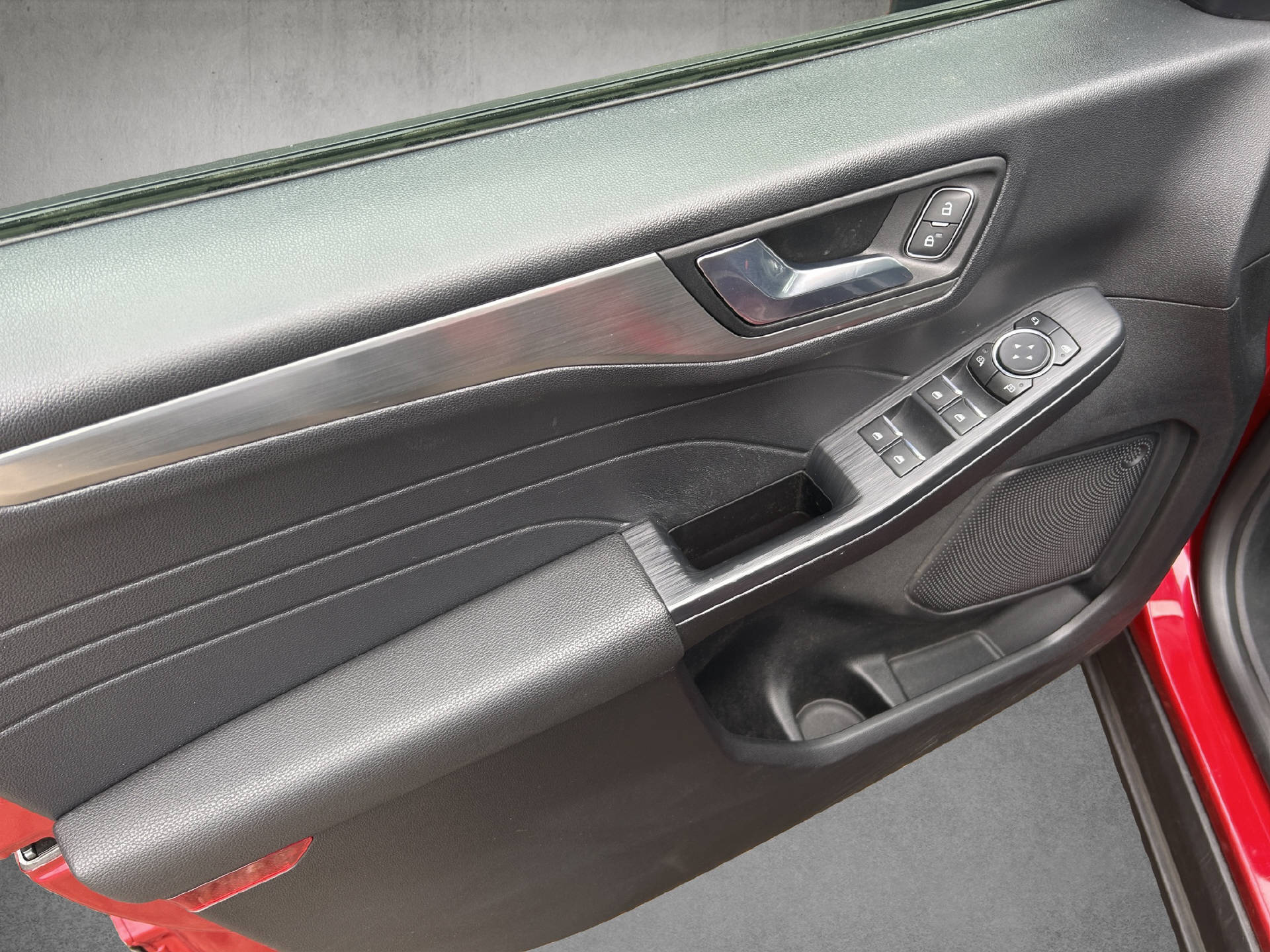 FORD Kuga 2.5 Plug-in Hybrid Titanium X-image-12