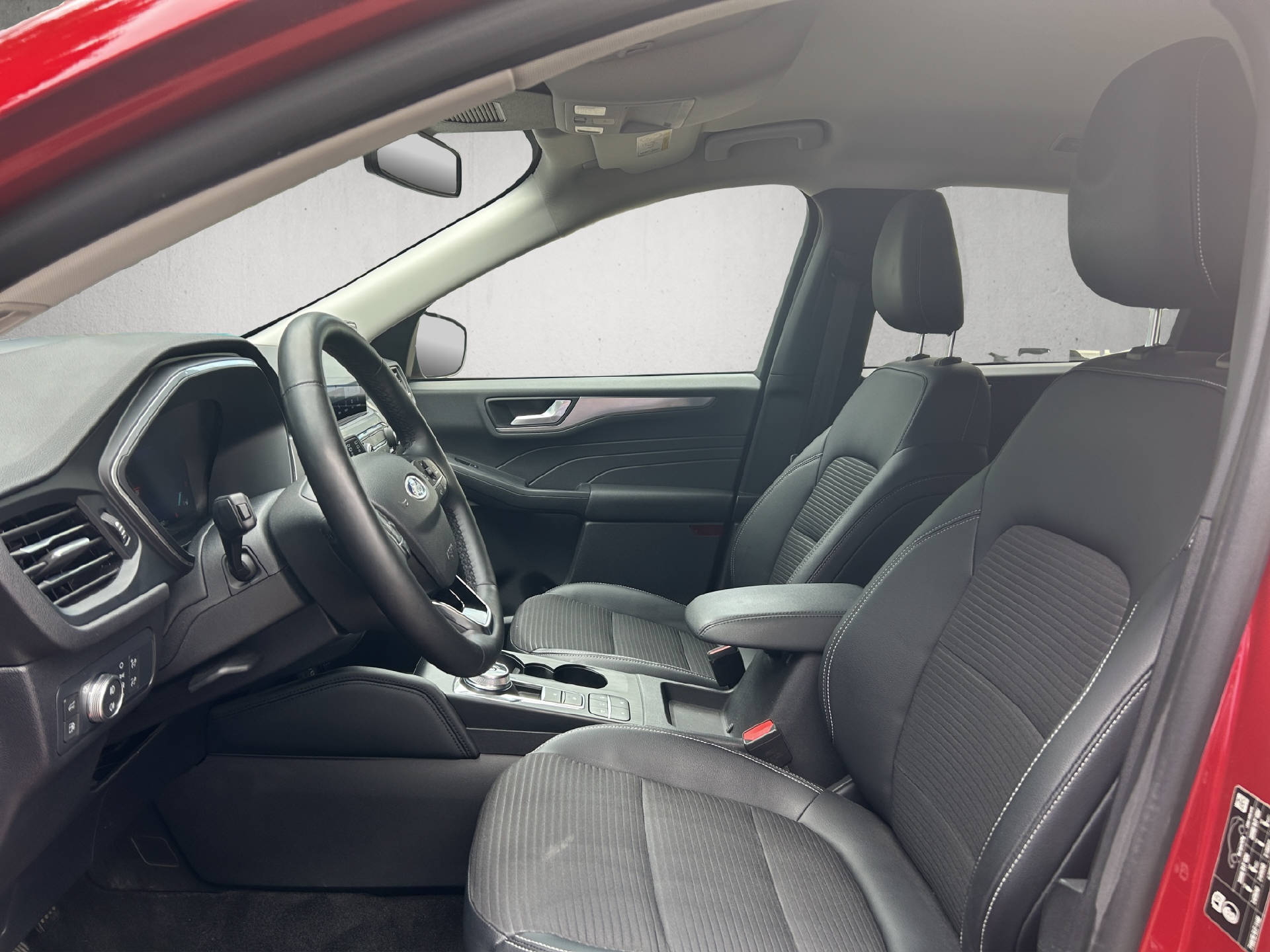 FORD Kuga 2.5 Plug-in Hybrid Titanium X-image-9