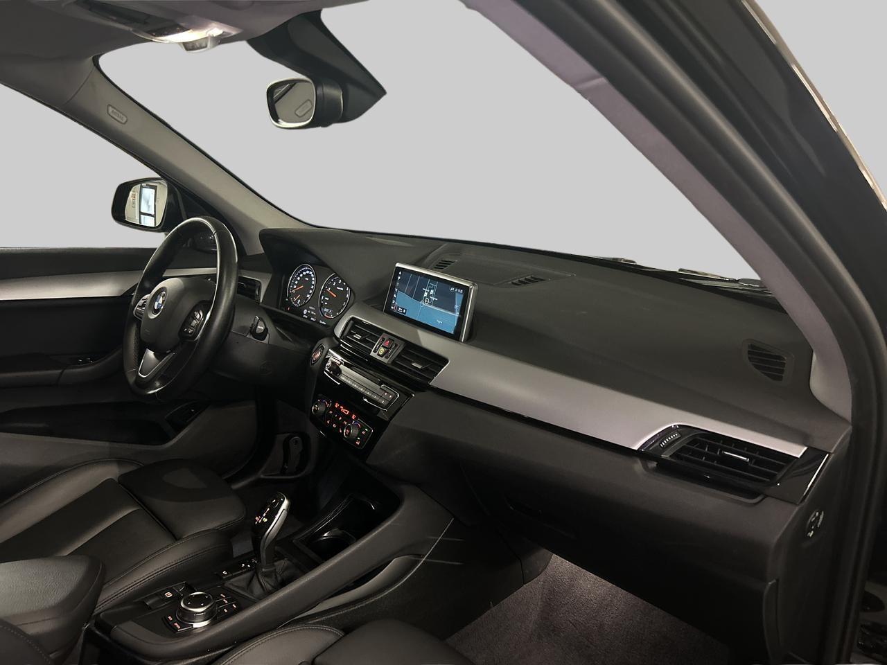 BMW X1 20i xDrive-image-11