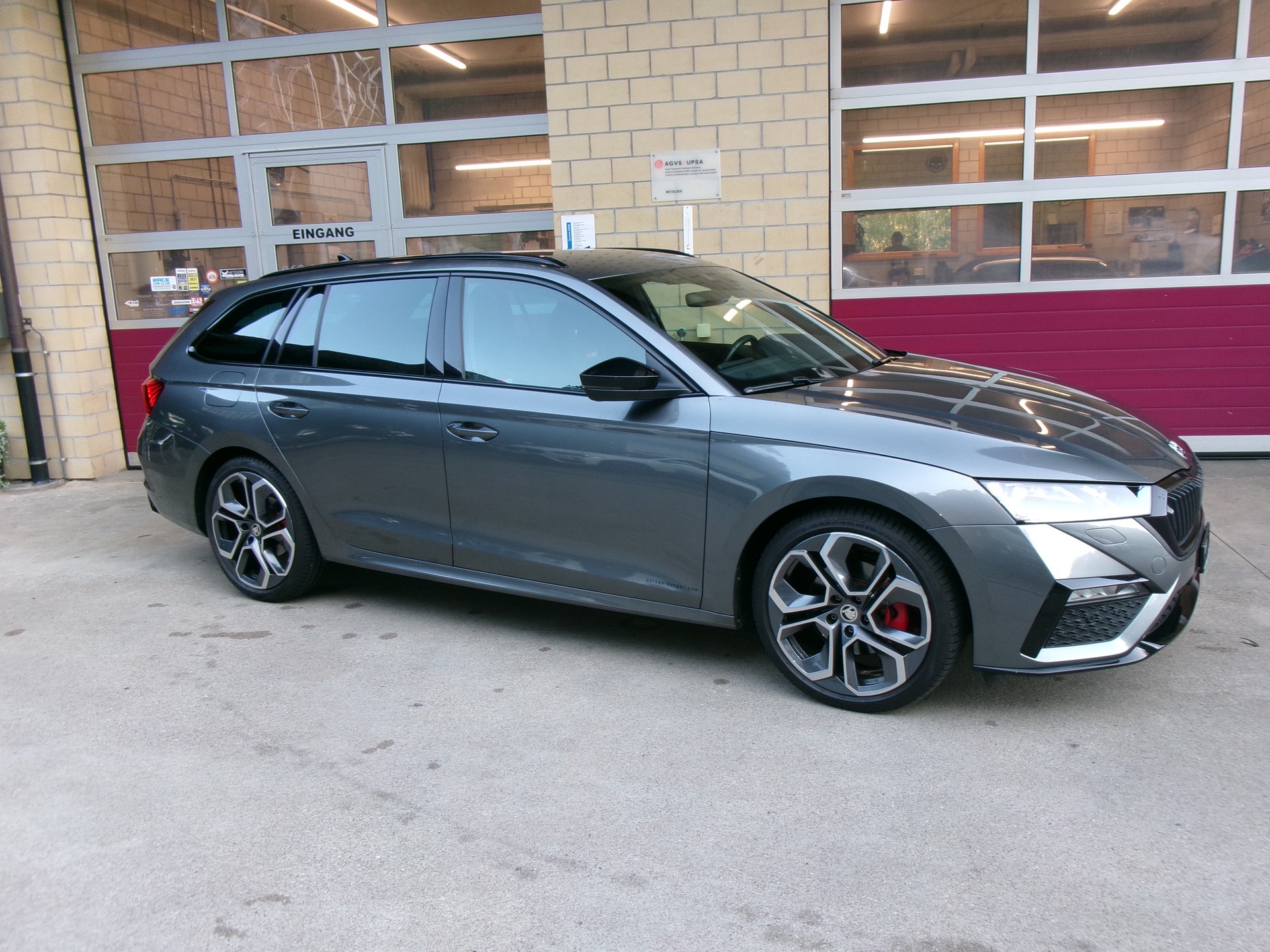 SKODA Octavia Combi 2.0 TDI DSG RS 4x4-showroom-element-1