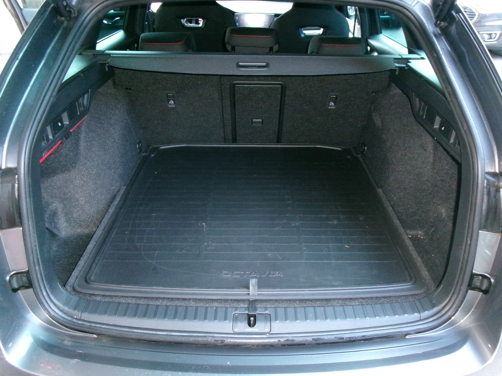 SKODA Octavia Combi 2.0 TDI DSG RS 4x4-image-5