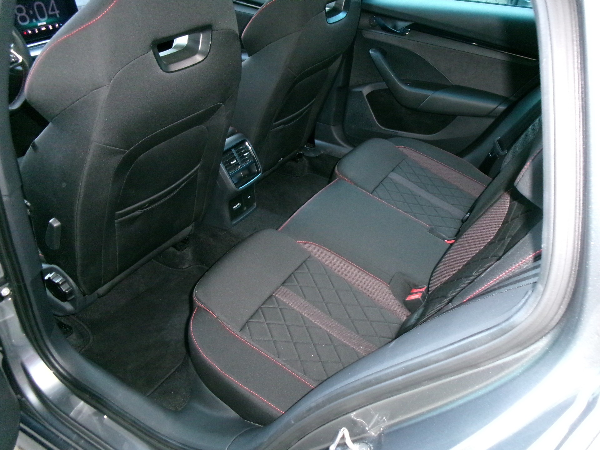 SKODA Octavia Combi 2.0 TDI DSG RS 4x4-image-4
