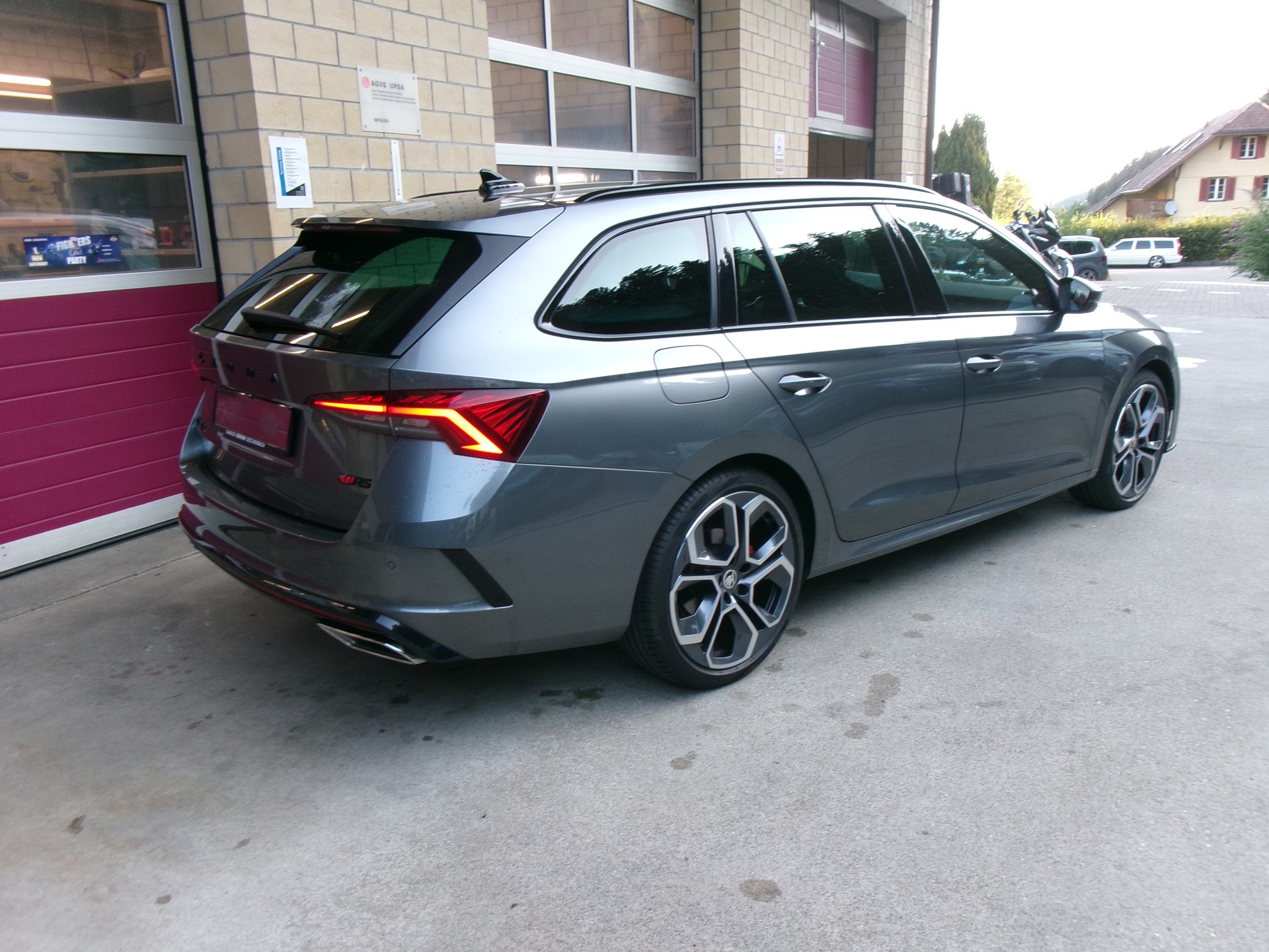 SKODA Octavia Combi 2.0 TDI DSG RS 4x4-showroom-element-2