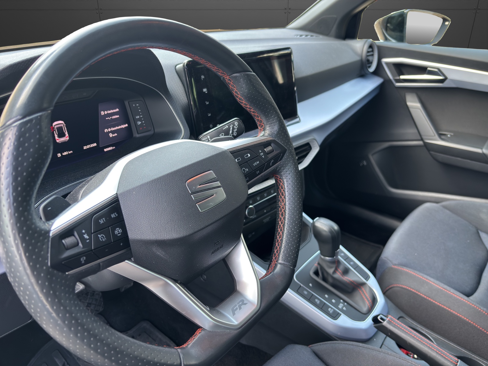SEAT Arona 1.5 Eco TSI FR DSG-image-4