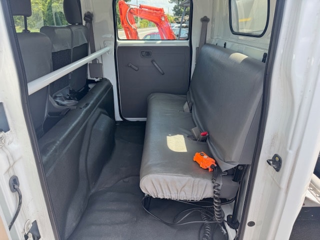 NISSAN Cabstar Comfort 35.13 **19000 km**Klima** erhöhte Seitenläde 3.5t Anhängelast Kugel und Hacken-image-10