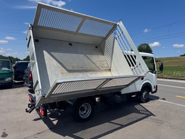 NISSAN Cabstar Comfort 35.13 **19000 km**Klima** erhöhte Seitenläde 3.5t Anhängelast Kugel und Hacken-image-4