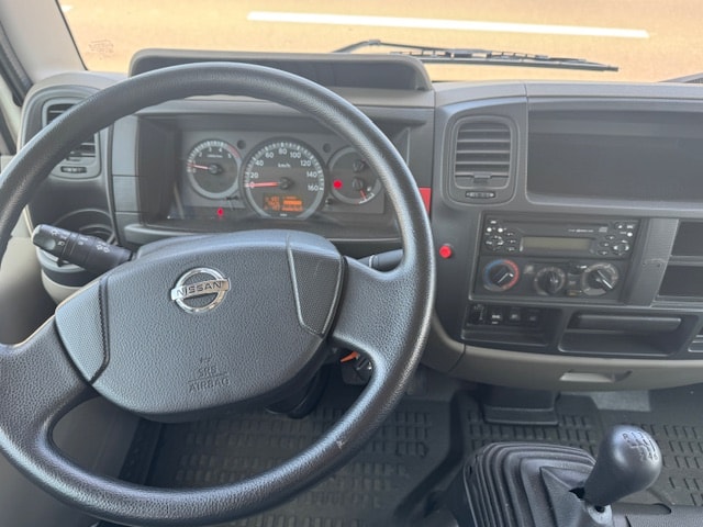 NISSAN Cabstar Comfort 35.13 **19000 km**Klima** erhöhte Seitenläde 3.5t Anhängelast Kugel und Hacken-image-12
