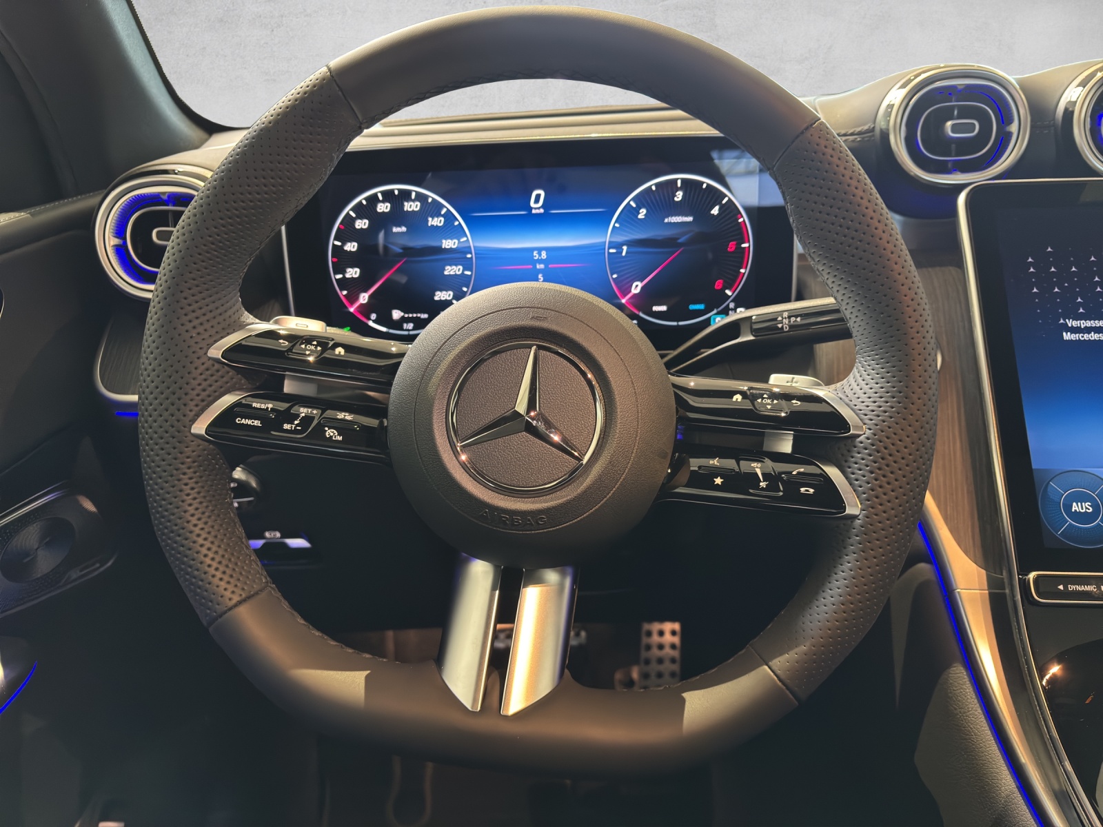 MERCEDES-BENZ GLC 220 d 4Matic 9G-Tronic-image-11