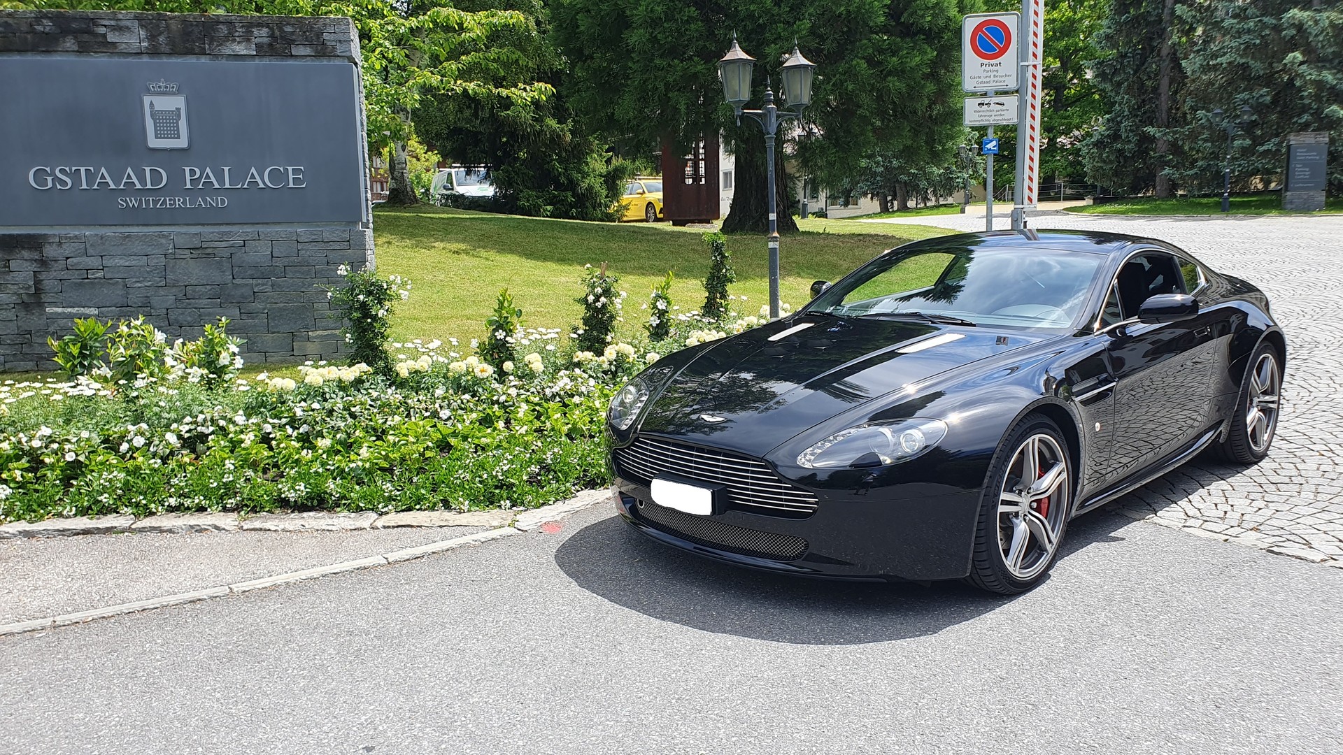 ASTON MARTIN 4.3-image-0