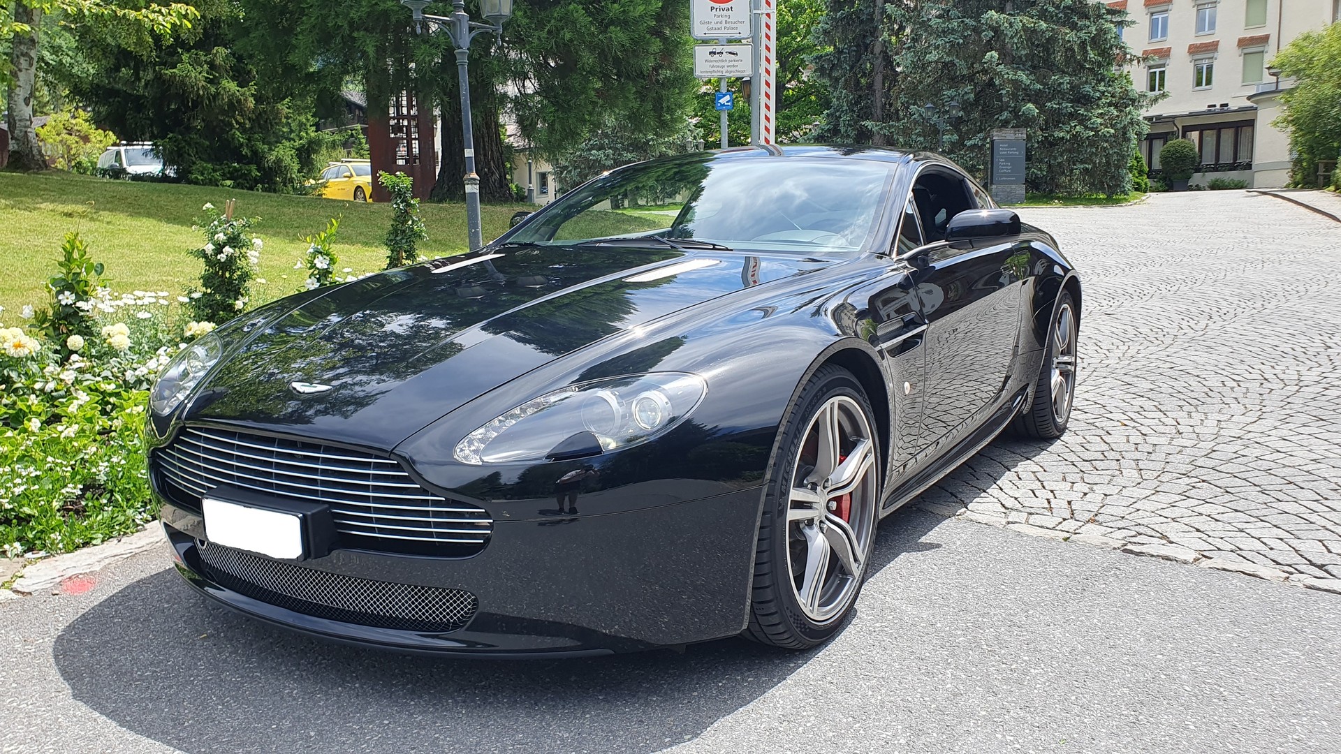 ASTON MARTIN 4.3-image-1