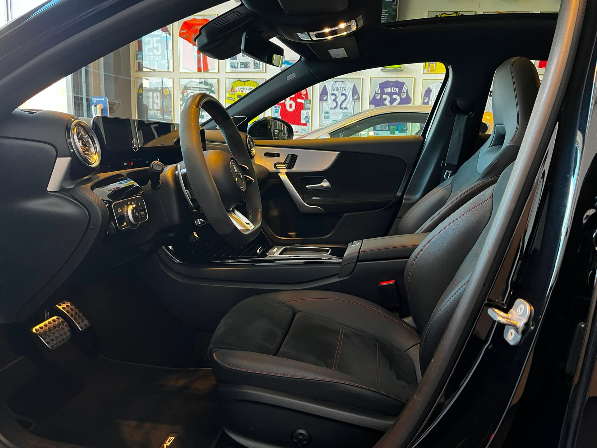 MERCEDES-BENZ A AMG 35 4Matic 8G-DCT-image-11
