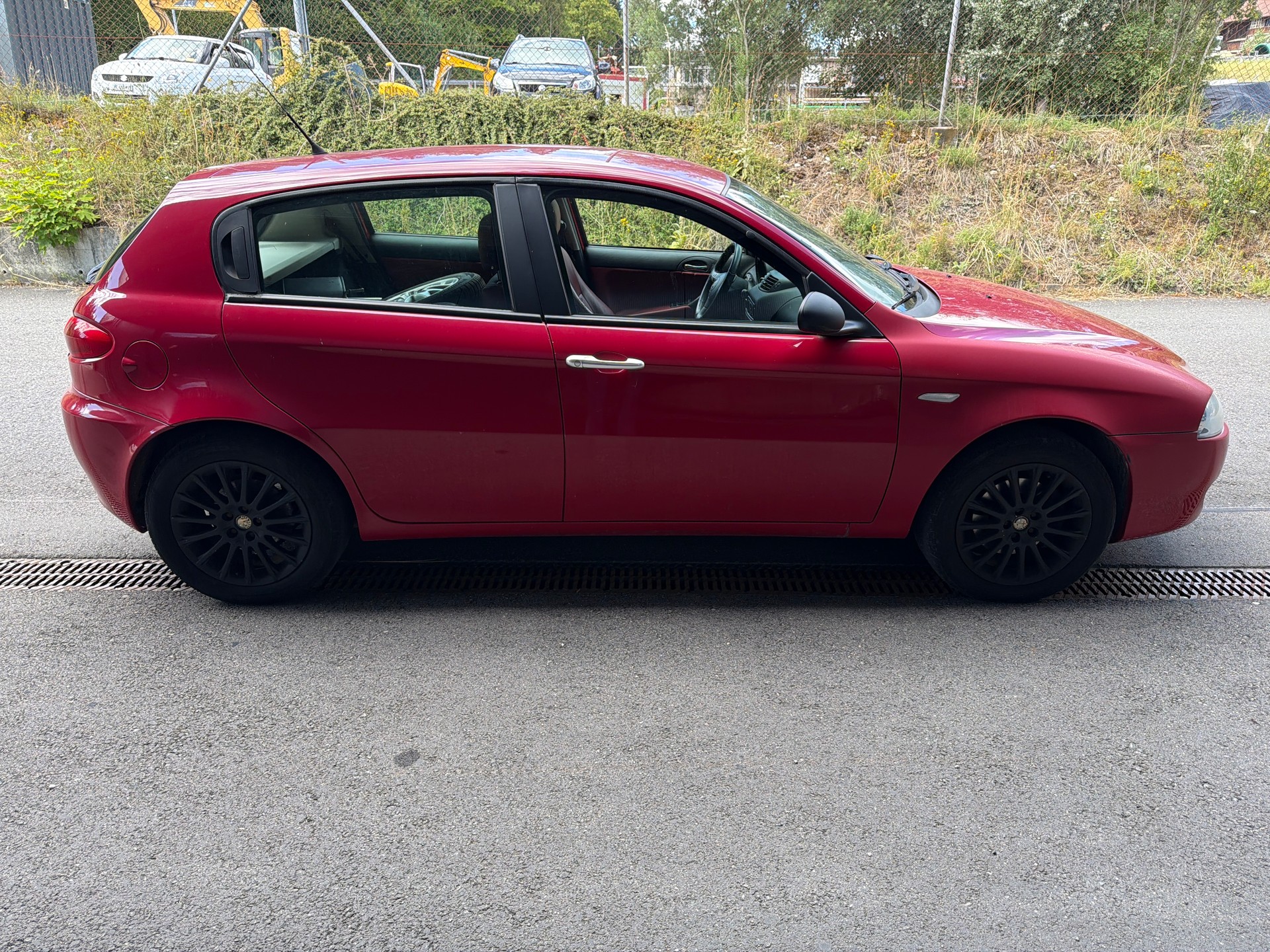 ALFA ROMEO 147 1.6 TS 16V Distinctive-image-5