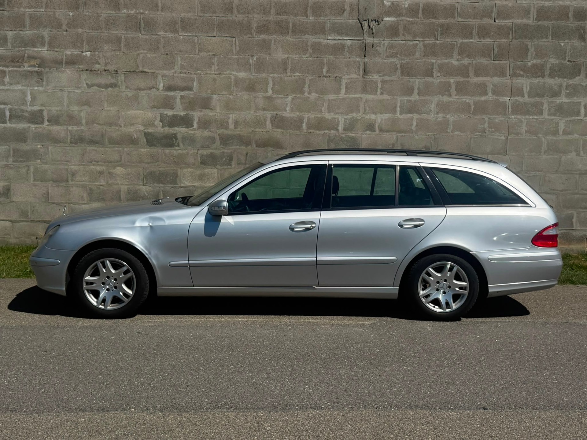 MERCEDES-BENZ E 200 Kompressor Avantgarde-image-1