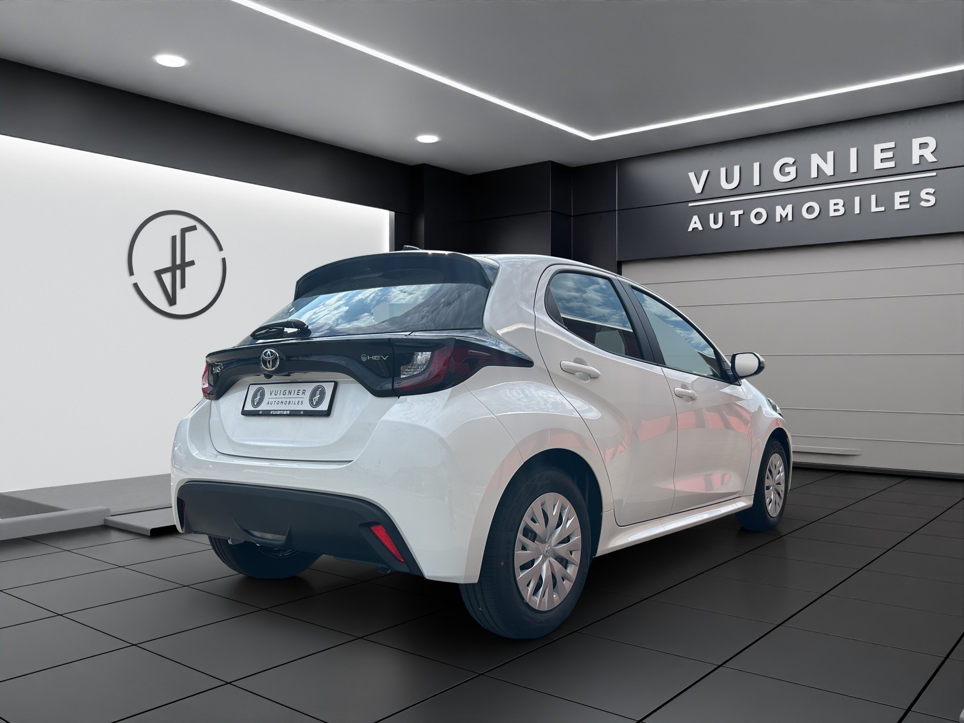 TOYOTA Yaris 1.5 Comfort e-CVT-image-4