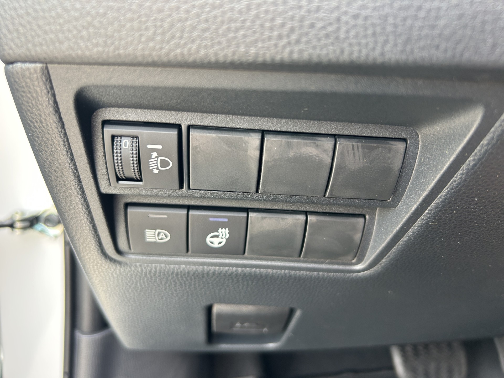TOYOTA Yaris 1.5 Comfort e-CVT-image-13
