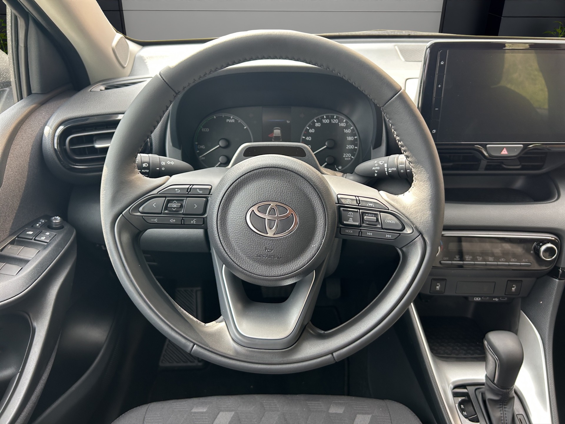 TOYOTA Yaris 1.5 Comfort e-CVT-image-9