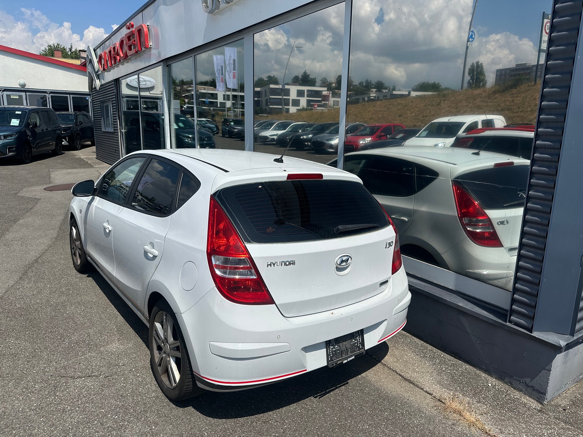 HYUNDAI i30 2.0 Premium-image-2