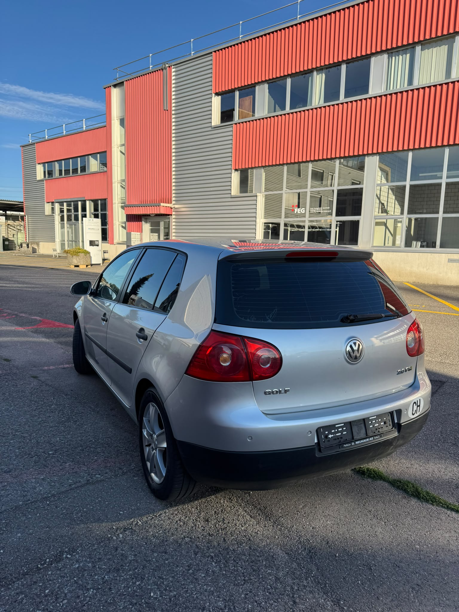 VW Golf 2.0 FSI Sportline-image-5