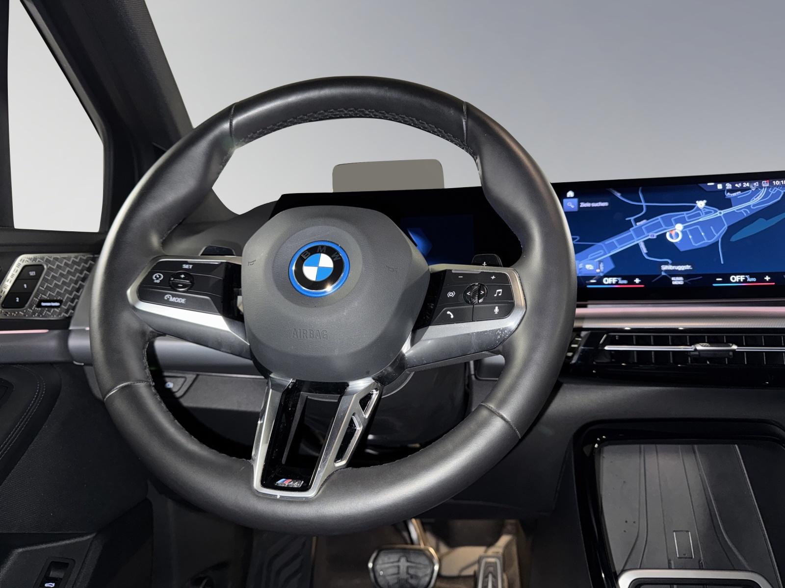 BMW 230e xDrive paddles Active Tourer-image-10