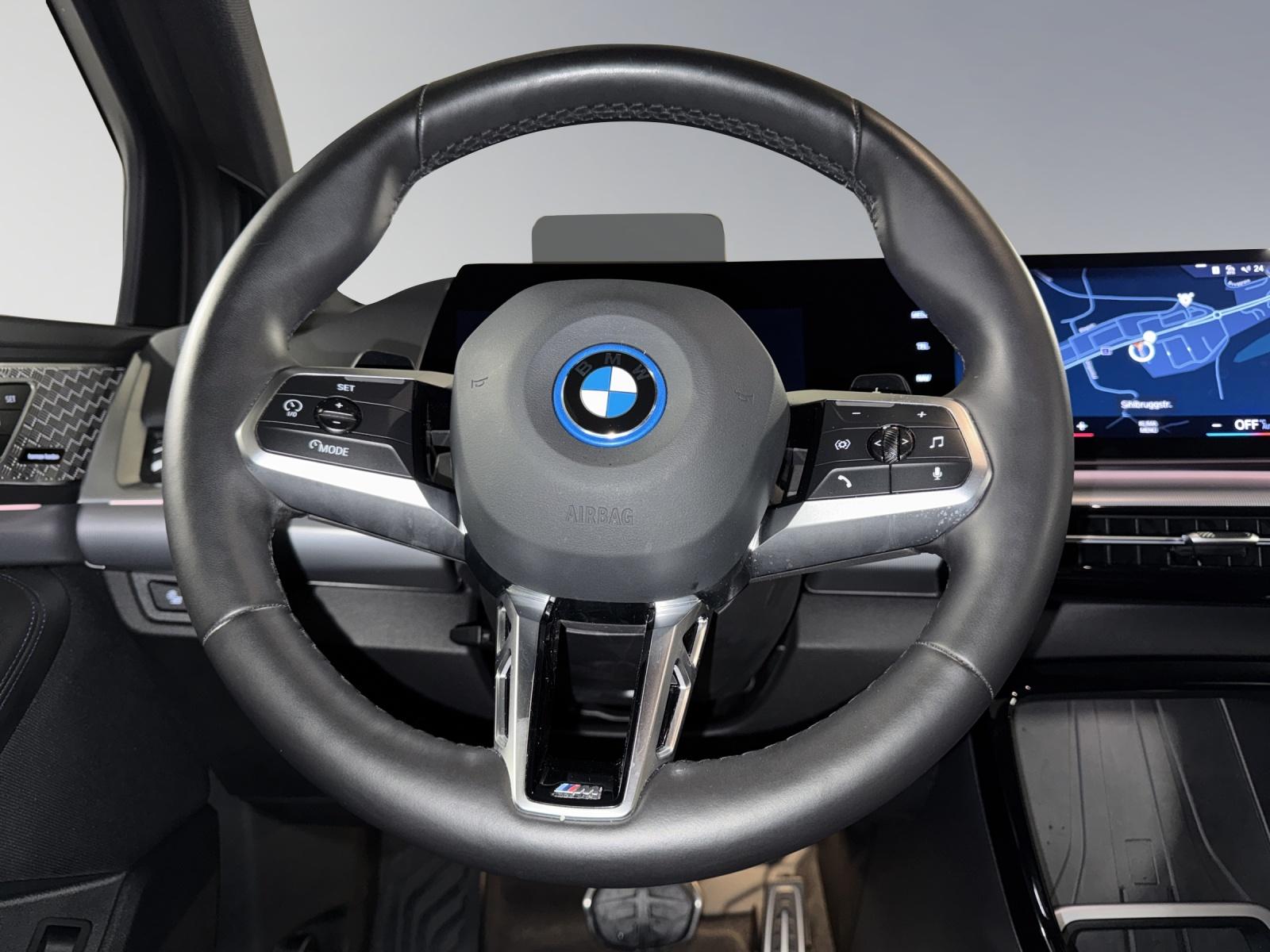 BMW 230e xDrive paddles Active Tourer-image-11