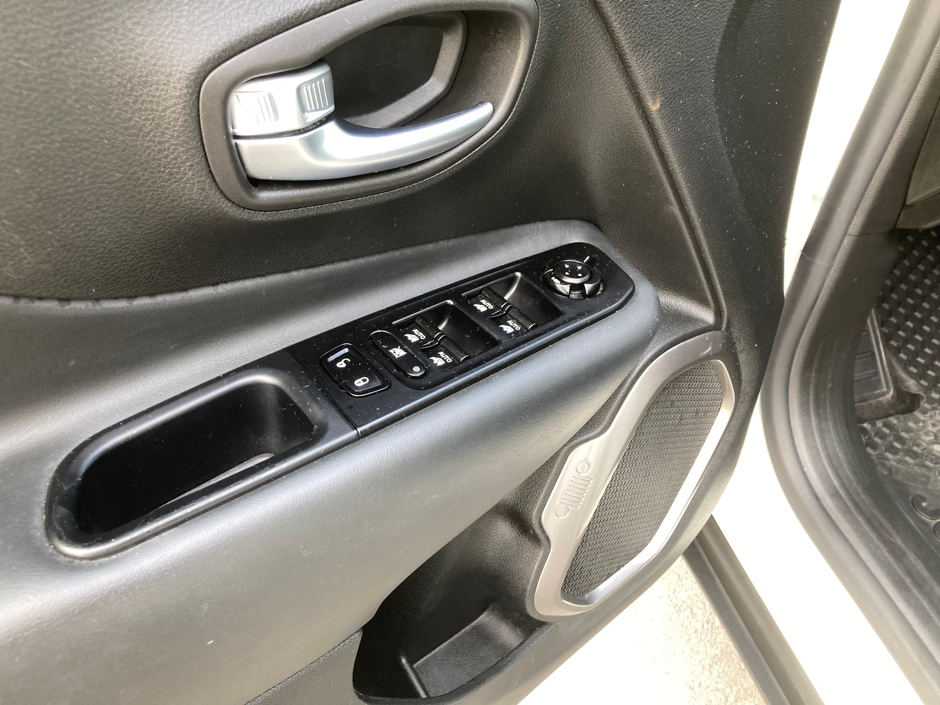 JEEP Renegade 1.5 MHEV Limited-image-11
