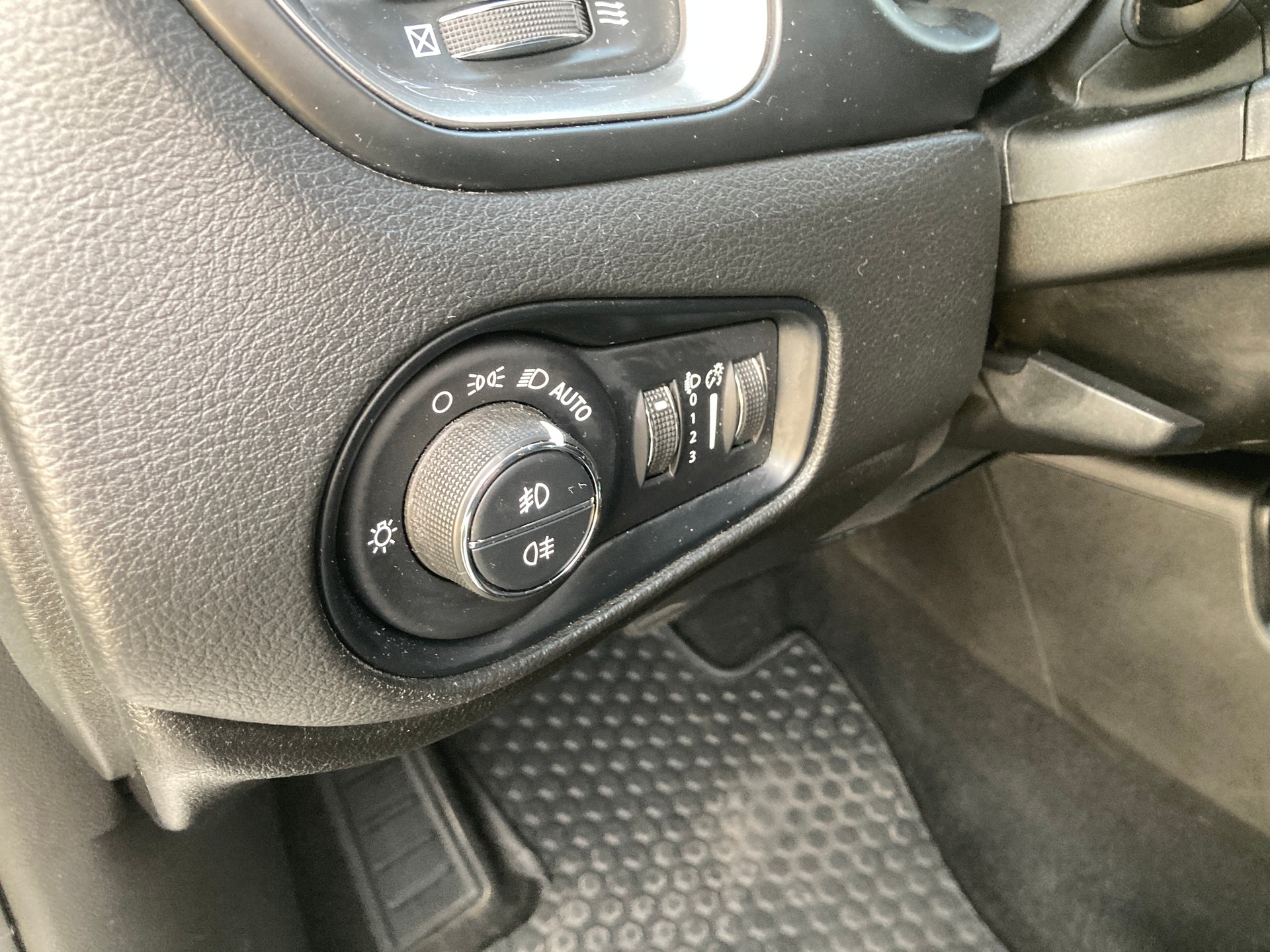 JEEP Renegade 1.5 MHEV Limited-image-14