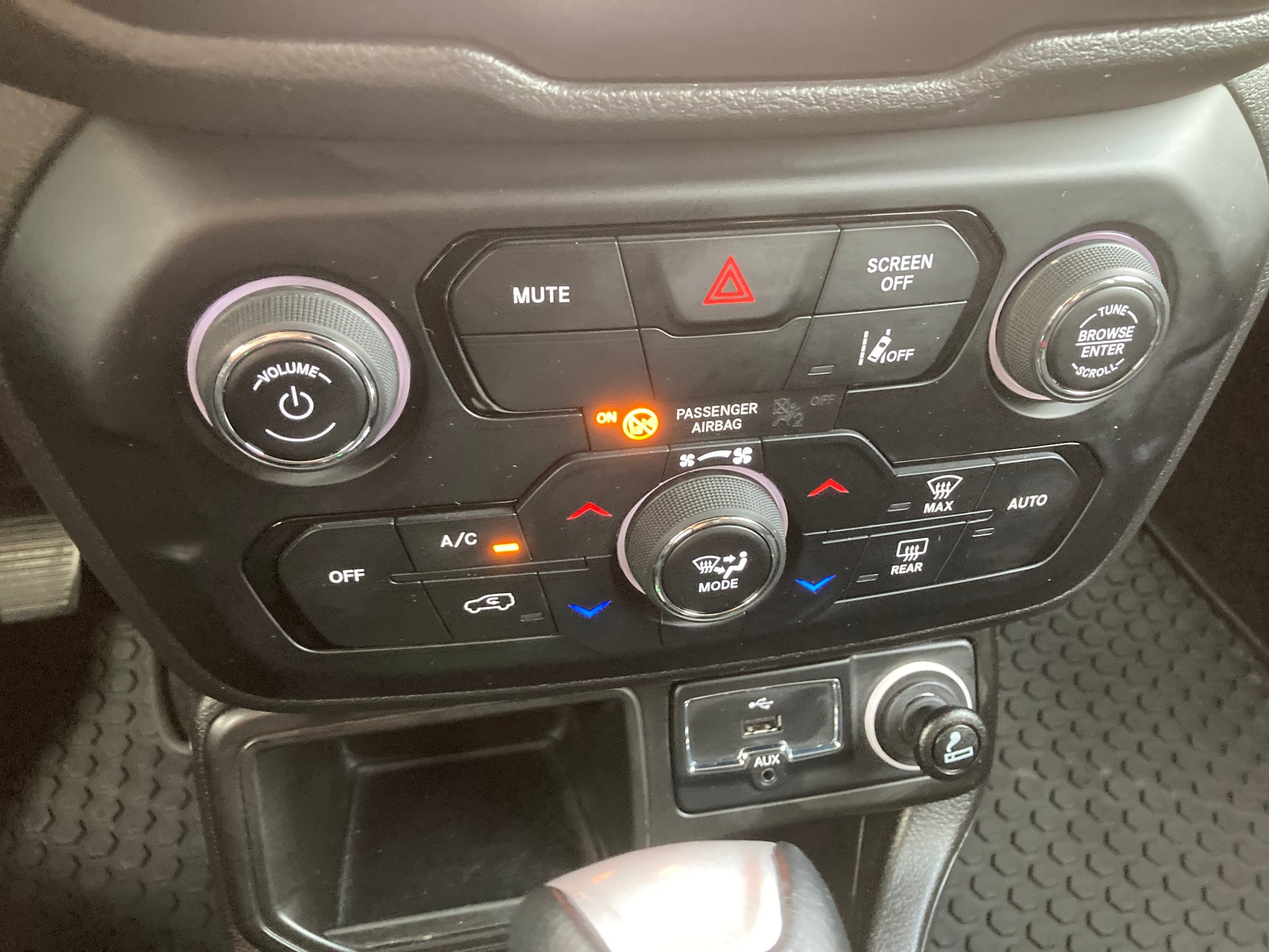 JEEP Renegade 1.5 MHEV Limited-image-17