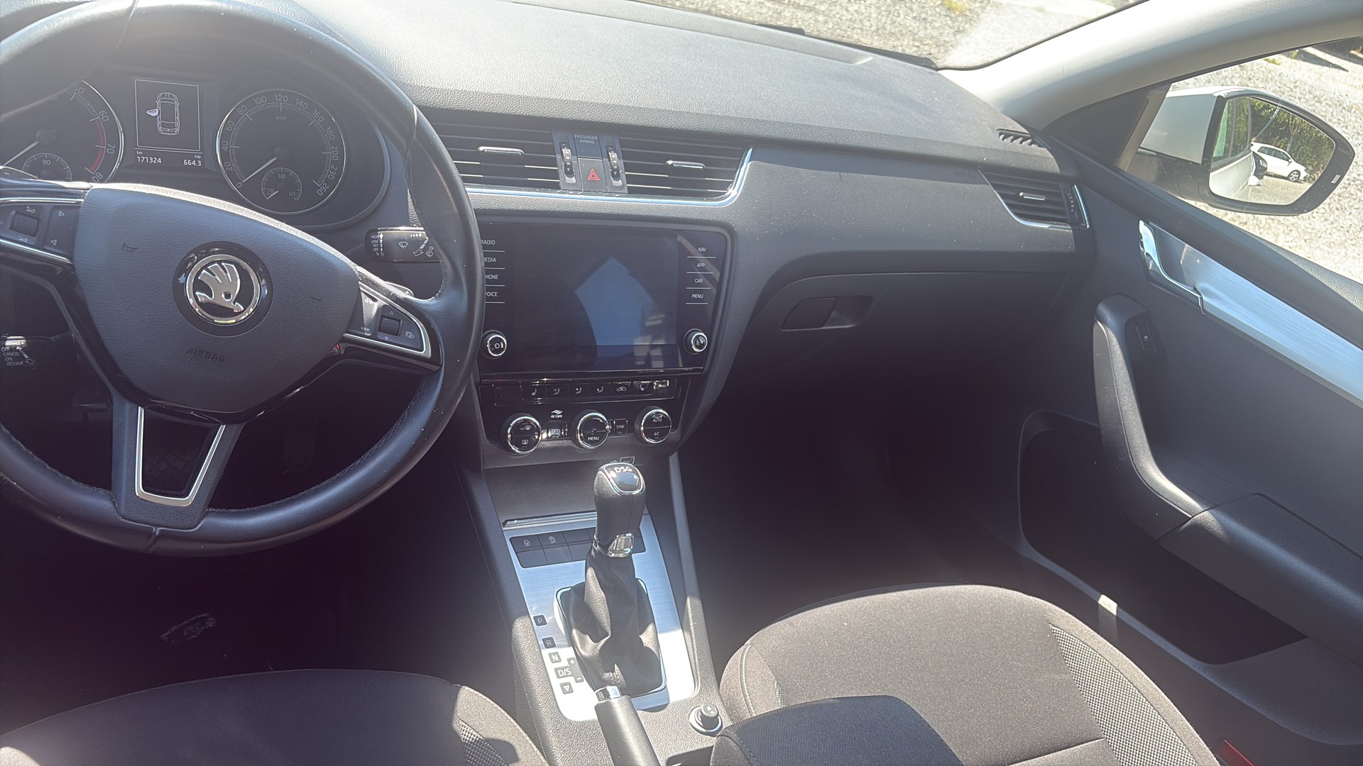 SKODA Octavia Combi 1.5 TSI Soleil DSG-image-5