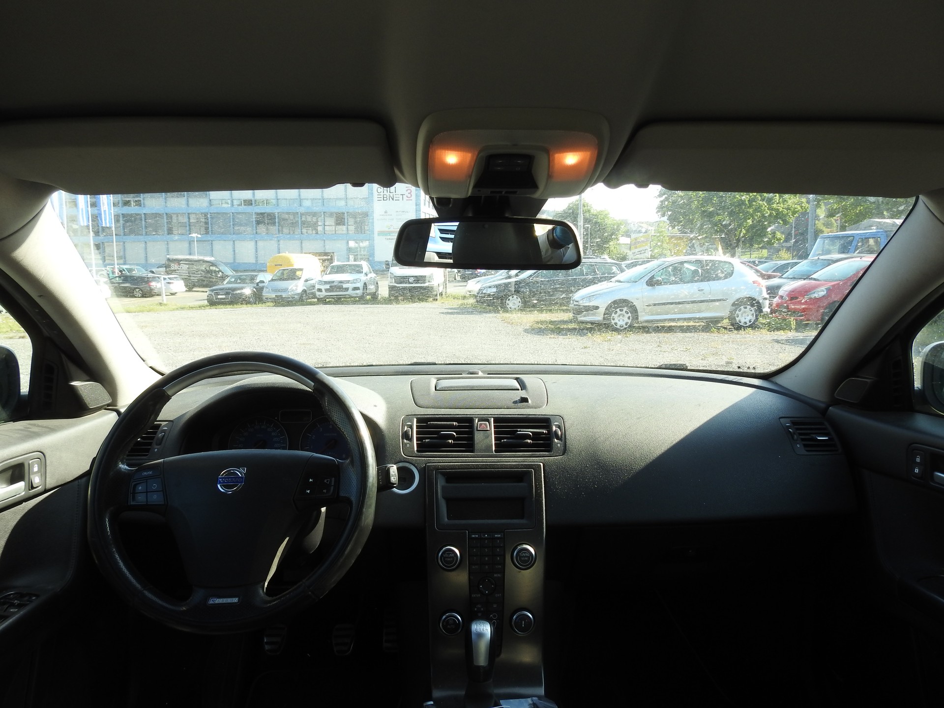 VOLVO V50 T5 Momentum R-Design-image-16