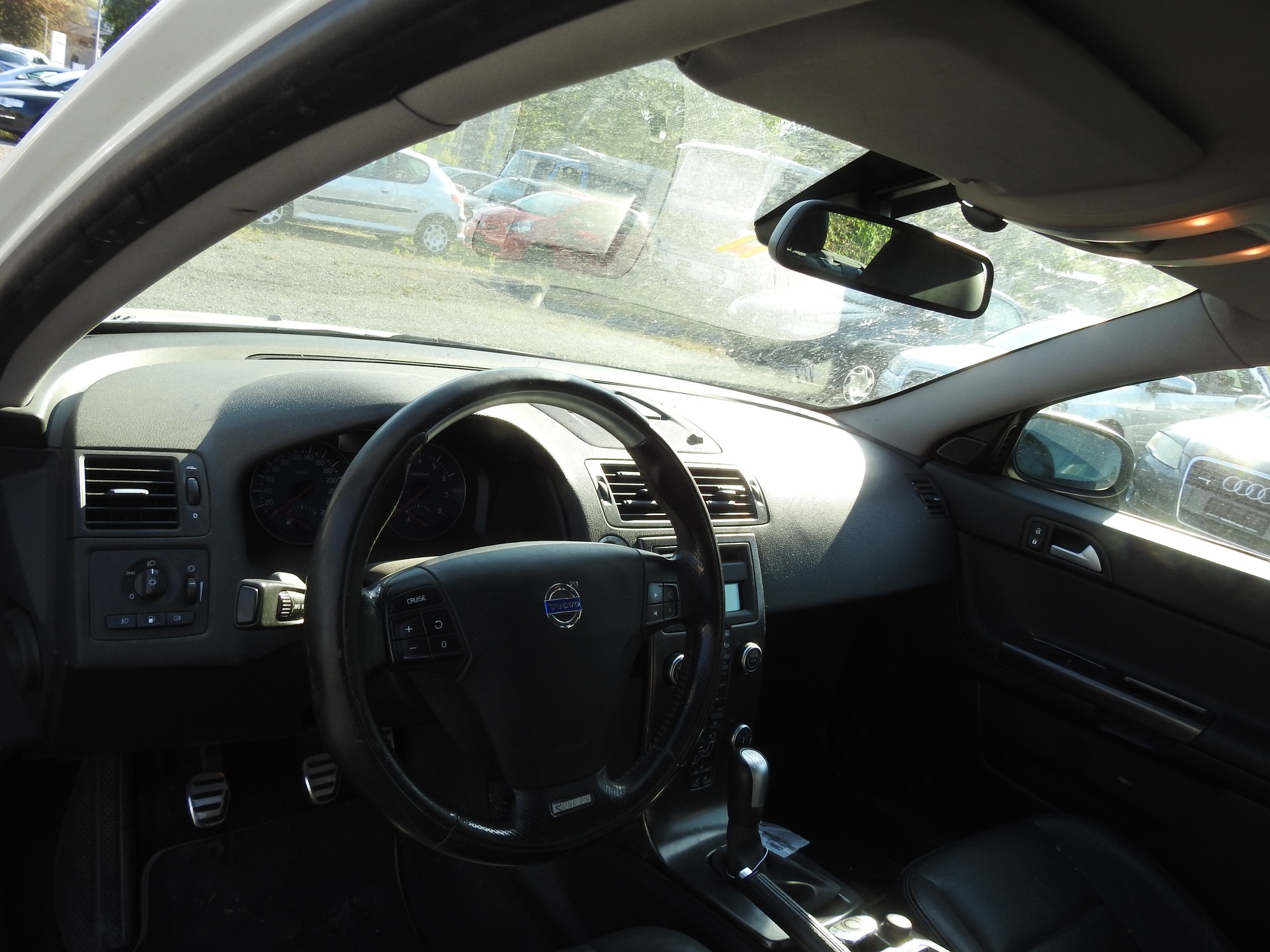 VOLVO V50 T5 Momentum R-Design-image-12
