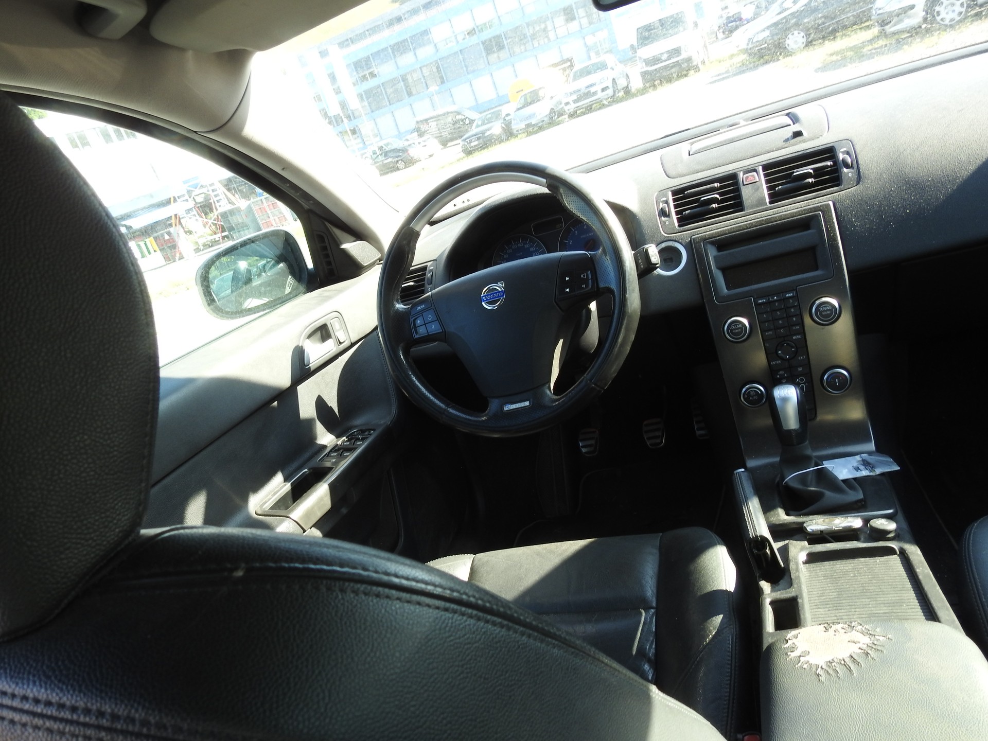 VOLVO V50 T5 Momentum R-Design-image-19