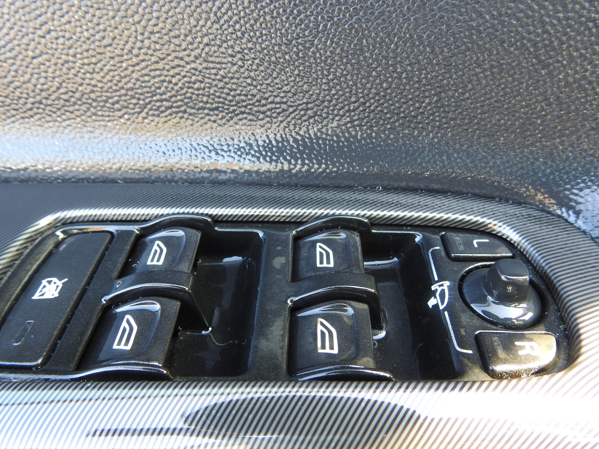 VOLVO V50 T5 Momentum R-Design-image-24
