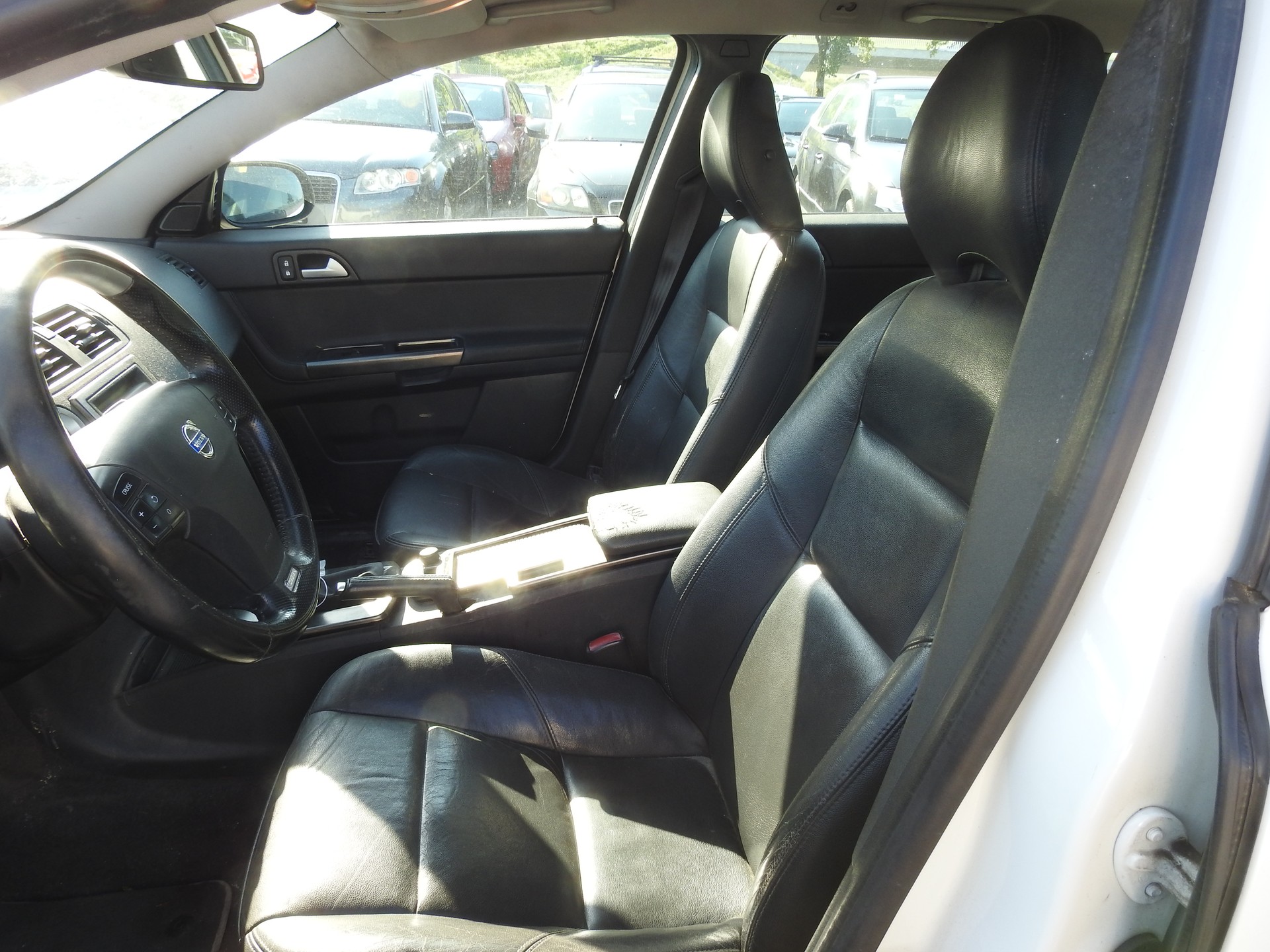 VOLVO V50 T5 Momentum R-Design-image-13