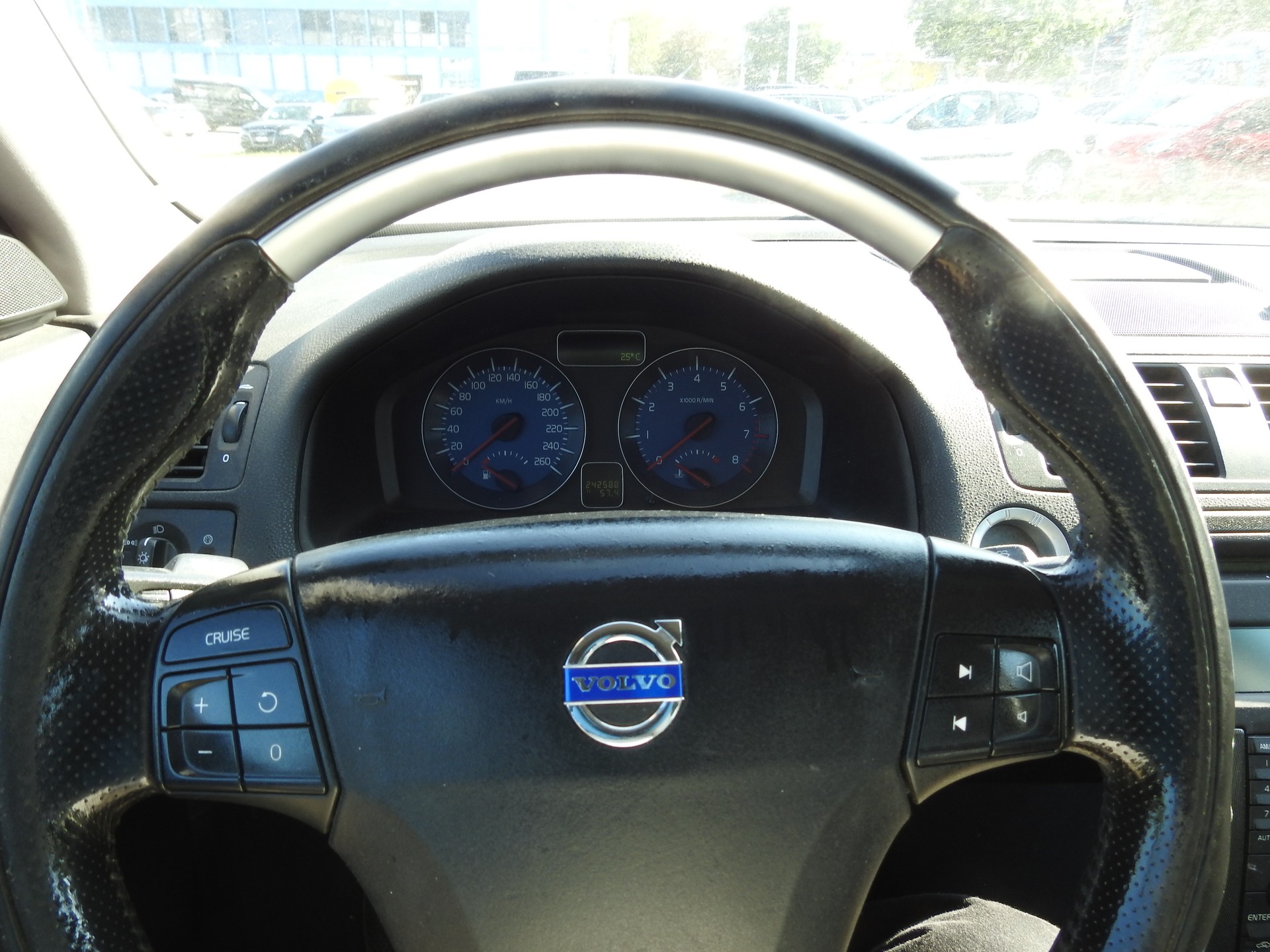 VOLVO V50 T5 Momentum R-Design-image-25