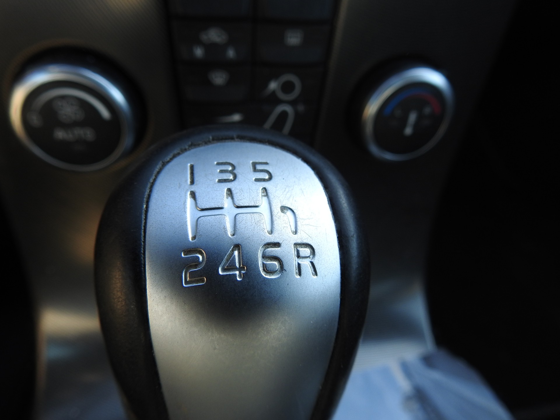 VOLVO V50 T5 Momentum R-Design-image-20