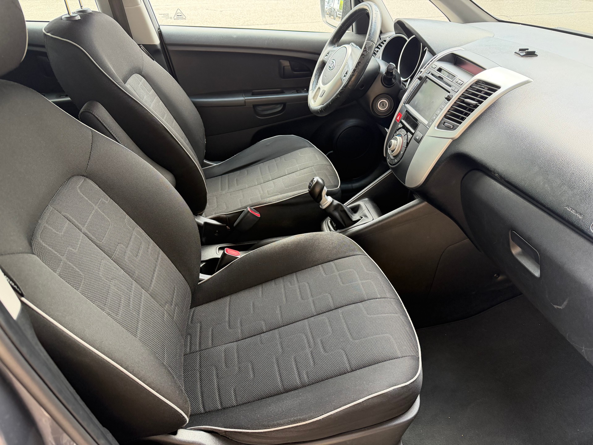 KIA Venga 1.4 CVVT Basic-image-9