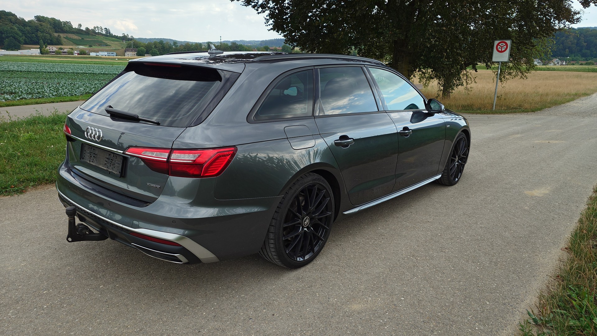 AUDI A4 Avant 40 TDI S line quattro S-tronic-image-5