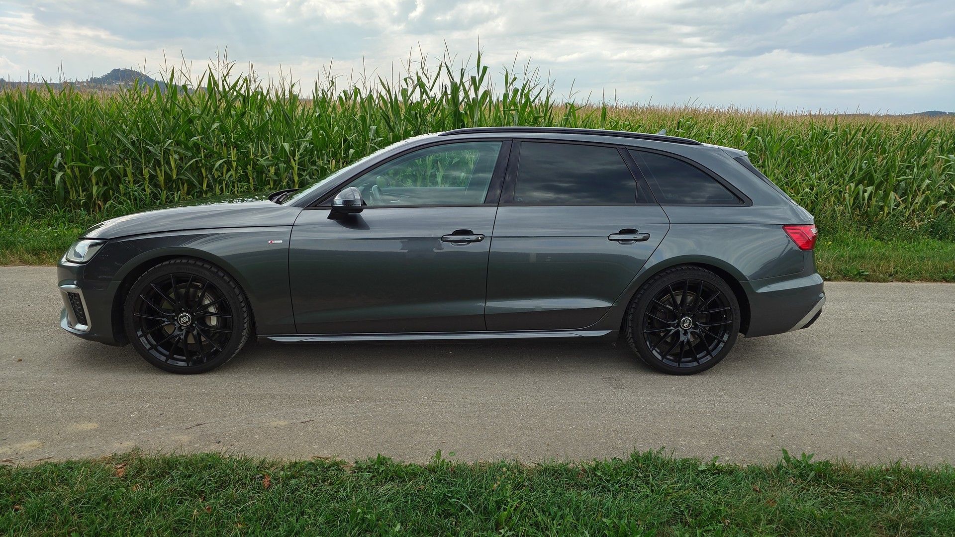 AUDI A4 Avant 40 TDI S line quattro S-tronic-image-1