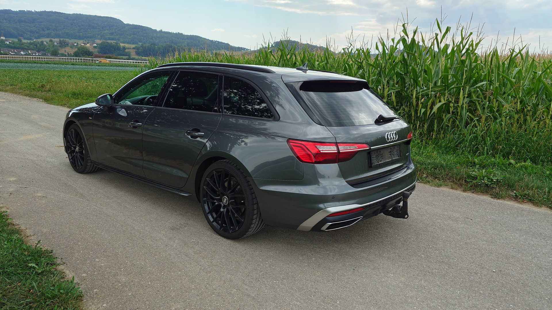 AUDI A4 Avant 40 TDI S line quattro S-tronic-image-2