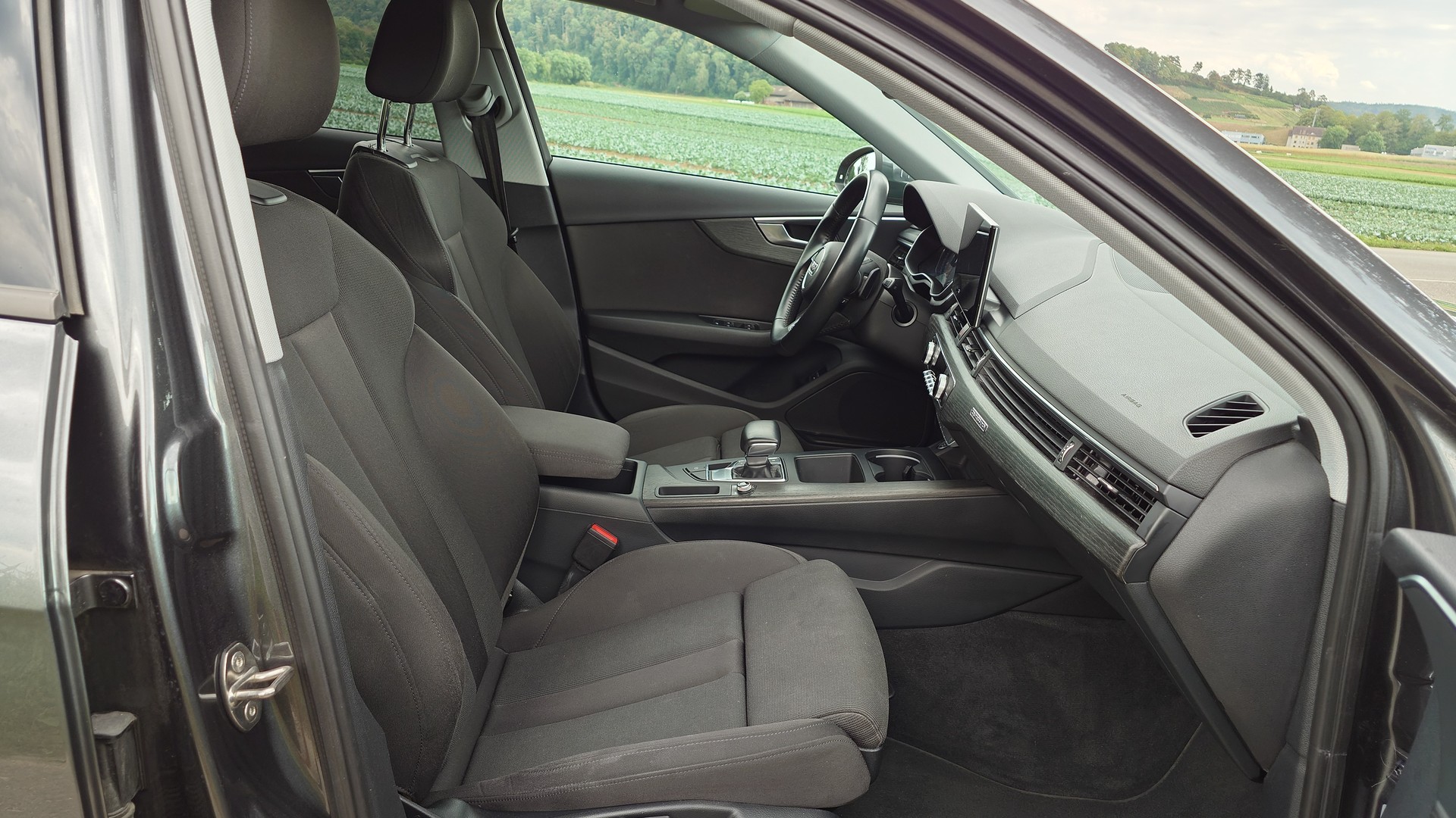 AUDI A4 Avant 40 TDI S line quattro S-tronic-image-12